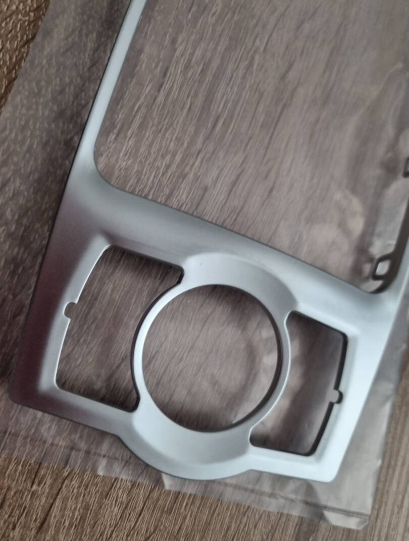 RAMIK NA STREDOVY PANEL AUDI Q7 A6 C6 - 3