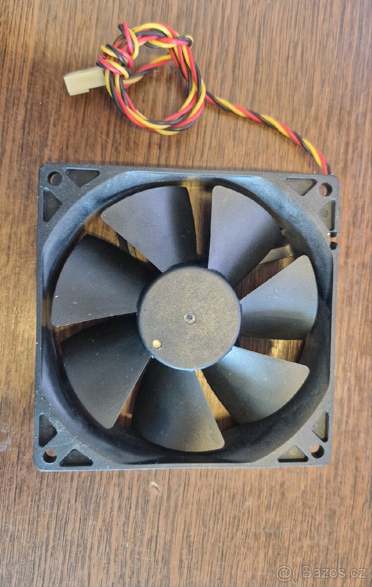 Ventilátory k PC 12V a rozdvojka napájení ventilátorů - 3