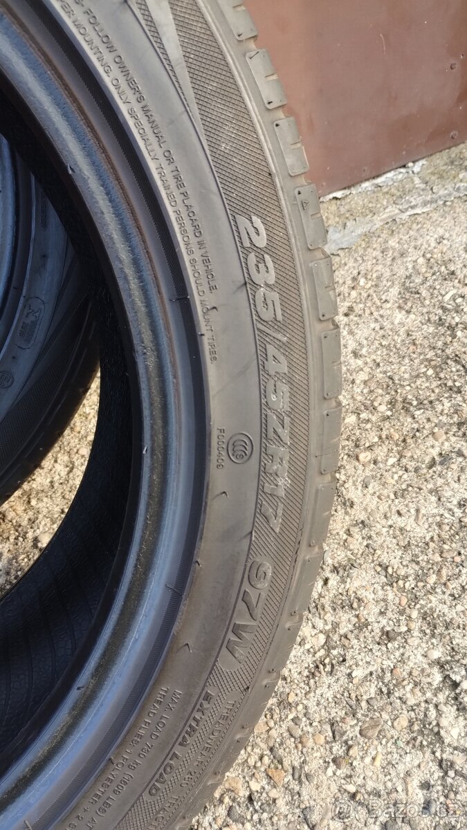 2ks letni pneu goodride 235/45-17 3-4mm - 3