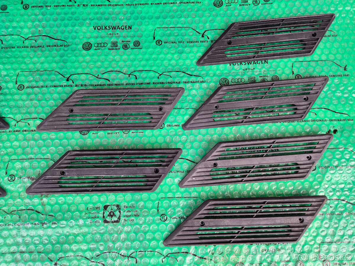 větrací mřížka zadního sloupku levá + pravá Škoda 120 113762 - 3