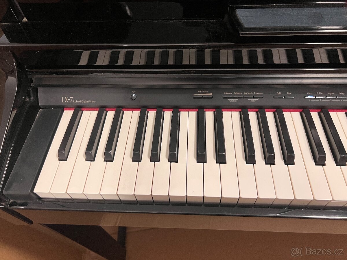 Digitální piano Roland LX7 s židlí a sluchátky - 3