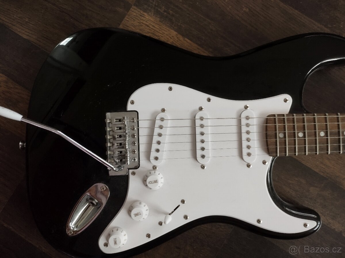 Kytara Fender Stratocaster Squier + kombo Vox - 3