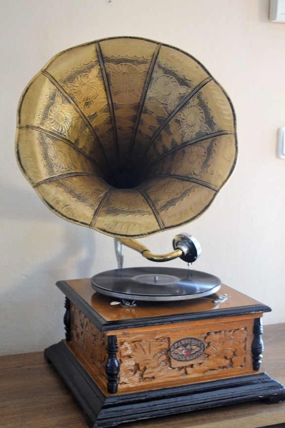 Gramofon s mosaznou troubou - čtvercový světlý - 3