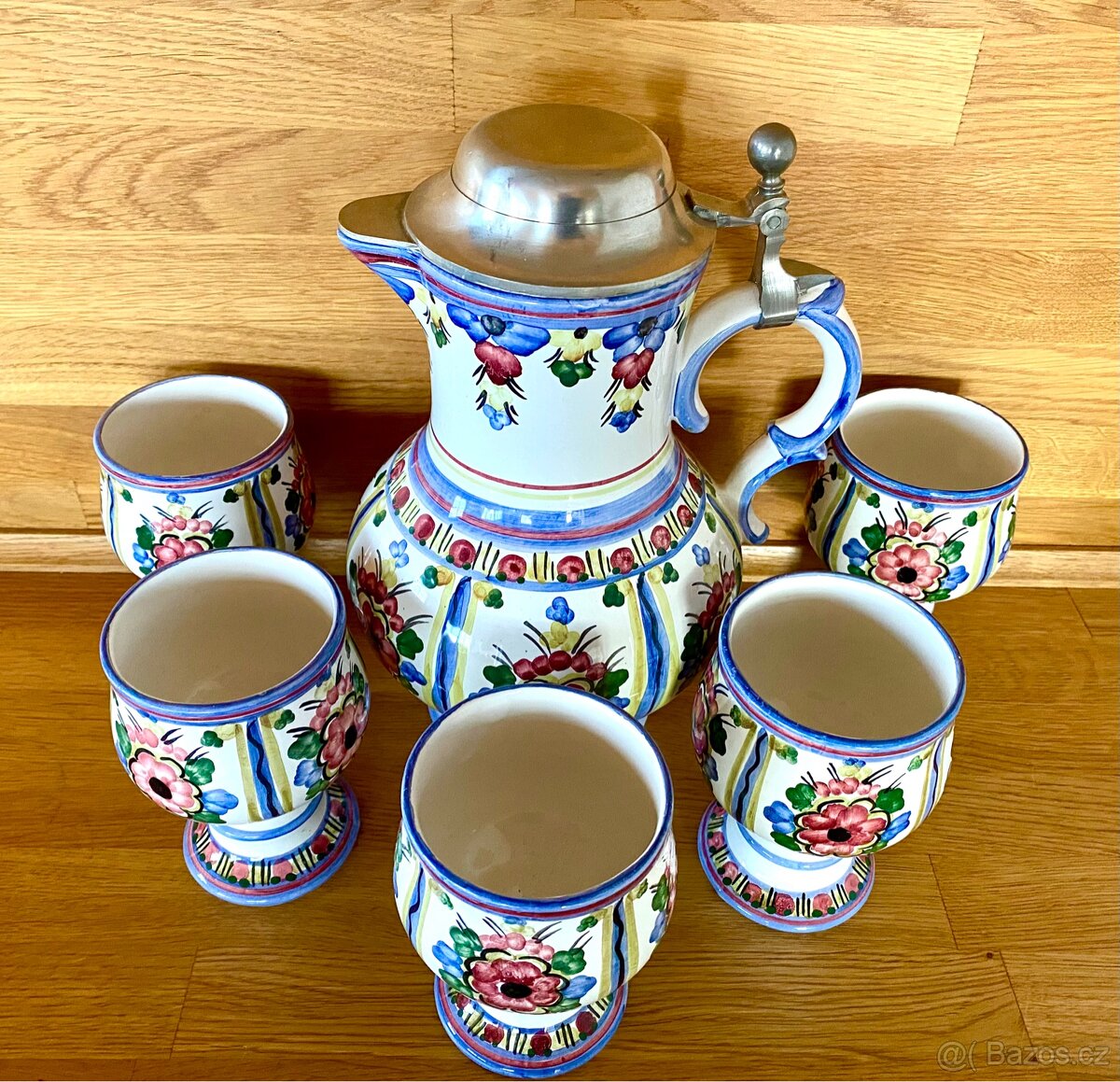 Starý velký ručně malovaný džbán s hrnky - 3