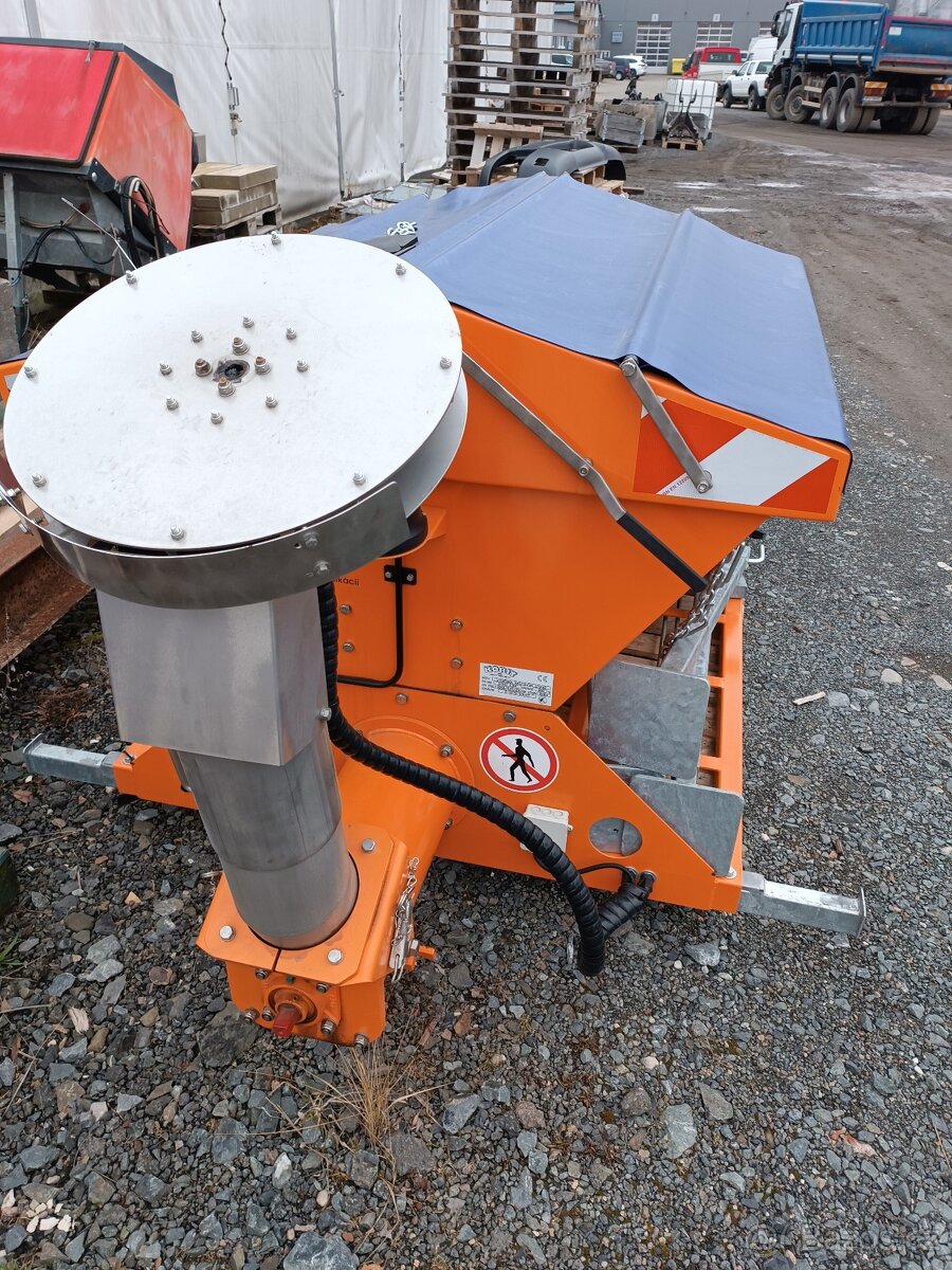 KOBIT Sypač - Nový SYKO 0,8 + centrála pro vlastní pohon - 3