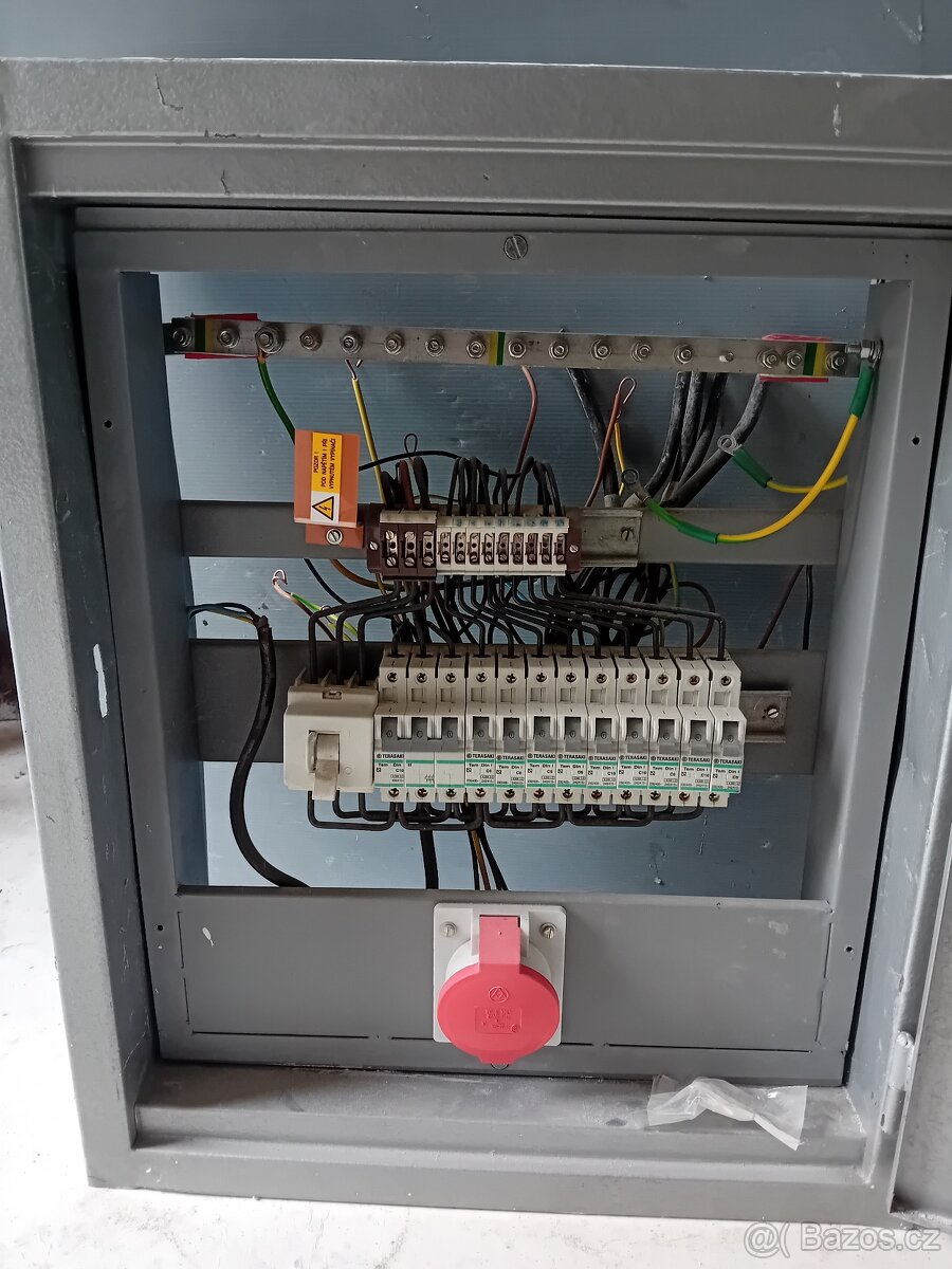 Prodám starší elektroměrovou skříň - 3
