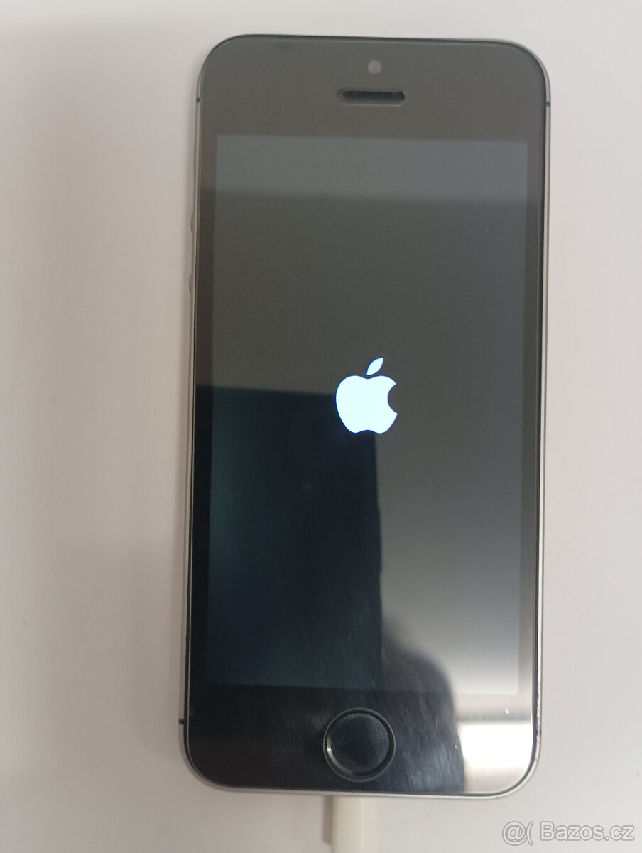 iPhone SE (1. gen., A1723) - (s PC reaguje, na nabíječce bli - 3