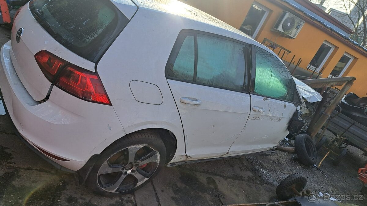 Rozprodam golf 7 gti 2.0tsi Golf vii gti Kompletní karoserie - 3