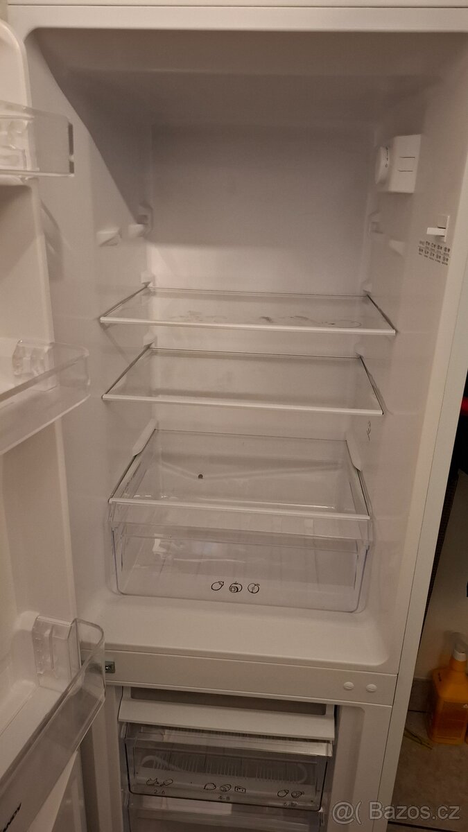 Lednice s mrazákem Candy CHCS 4144WN - 3