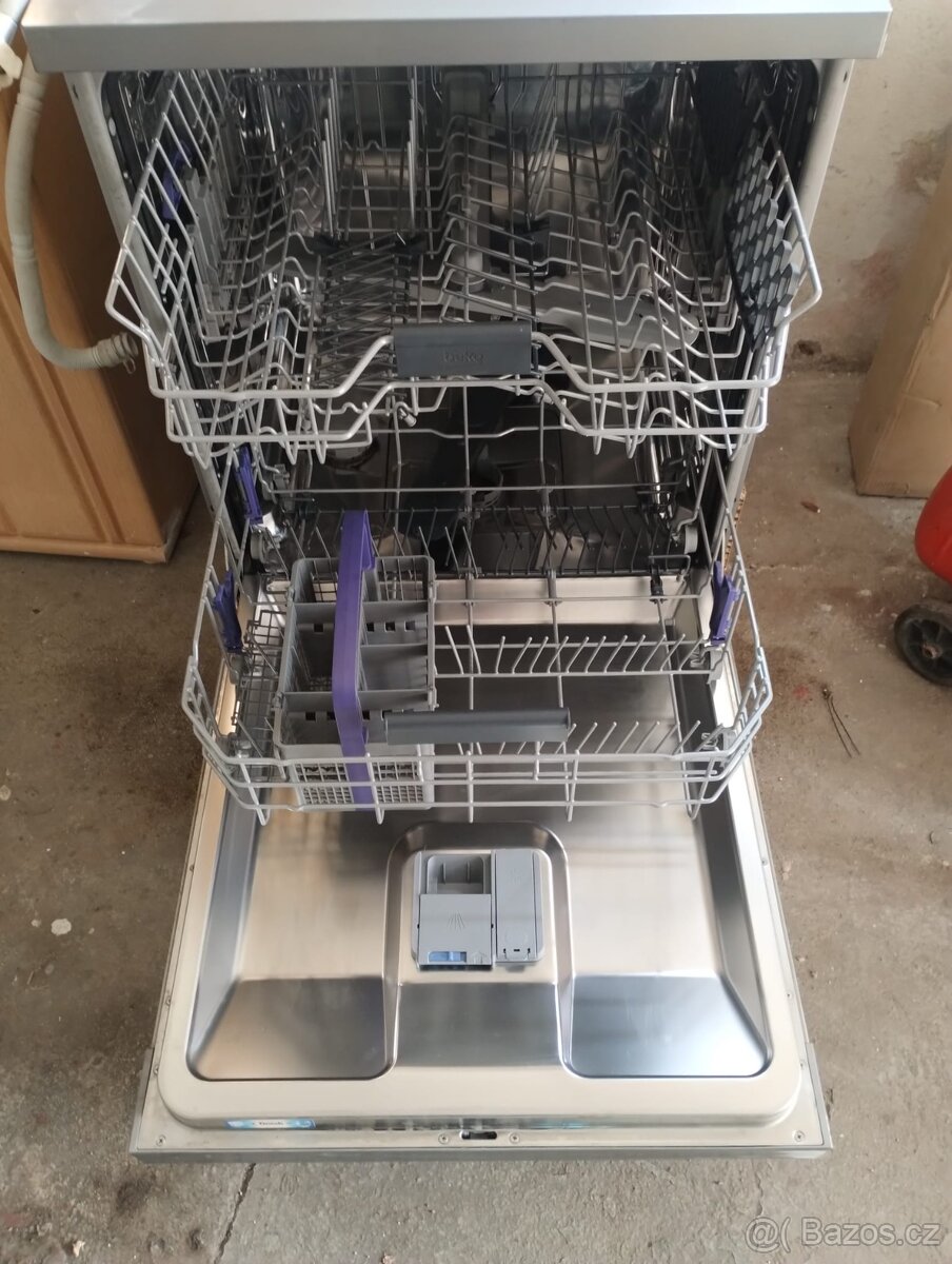 Myčka Beko 60cm rok stará - 3