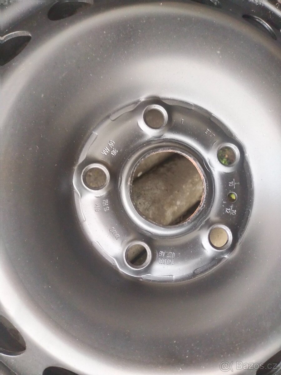 DVĚ ZIMNÍ KOLA ŠKODA.,. VW.,. 195/65/15 JAKO NOVÁ - 3