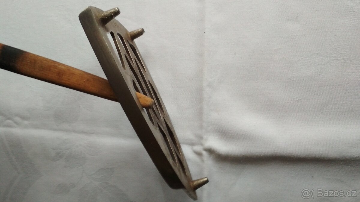 Prodám starožitný stojan pod žehličku - 3