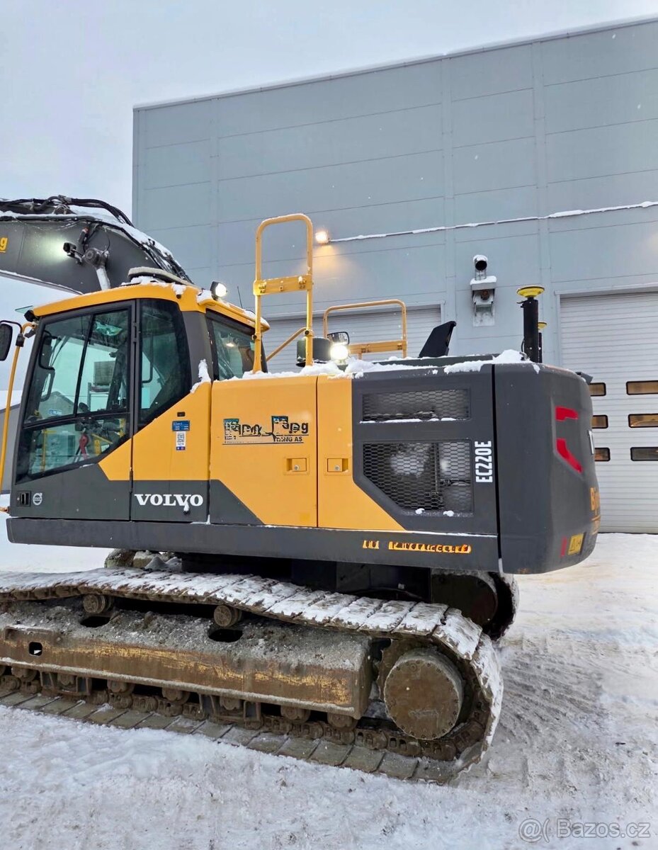 Pásový bagr Volvo EC 220E - 3