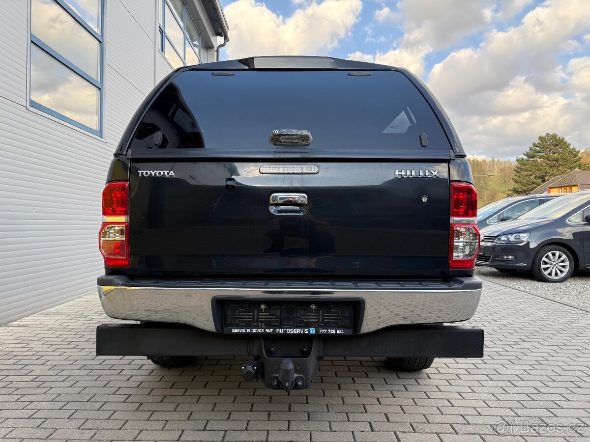 Toyota HILUX 3.0 4x4 MANUÁL UZÁVĚRKA NAVIJÁK