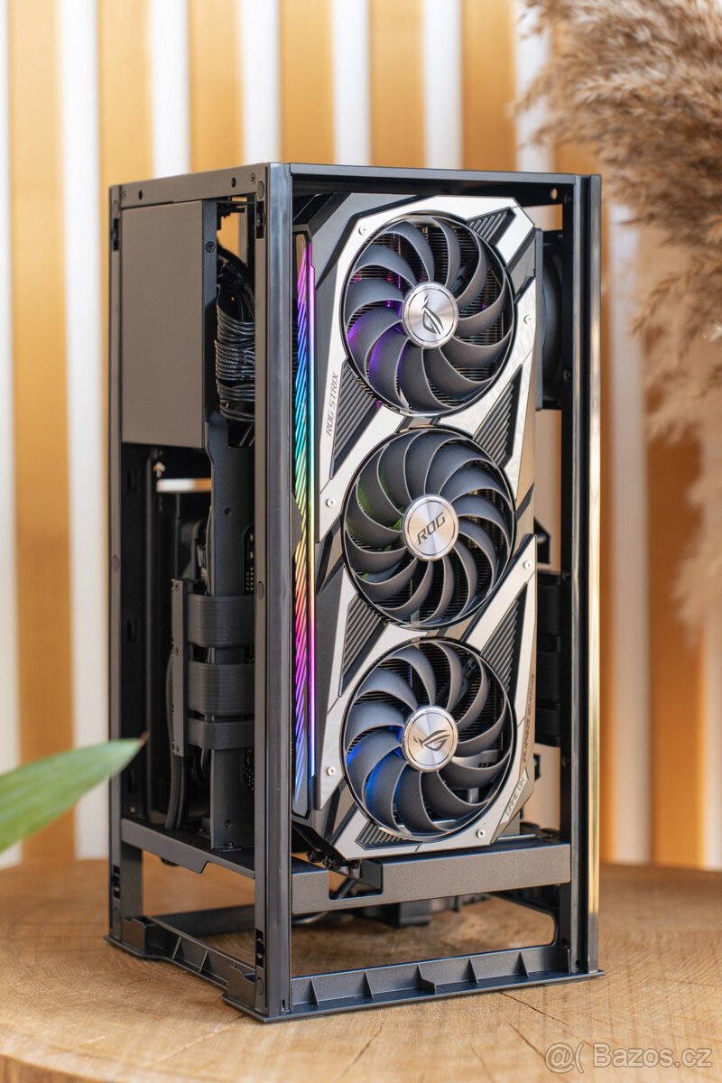 HERNÍ MINI PC - R7 5700X3D / 32GB / 2TB SSD / RTX 3080 10G - 3