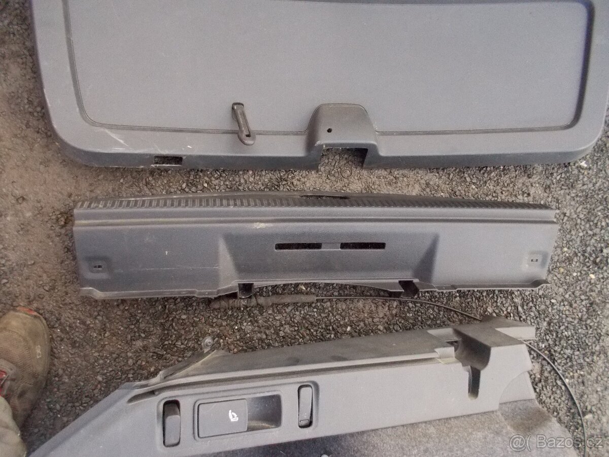 Výplně, plasty a koberce kufru Škoda Octavia III kombi - 3