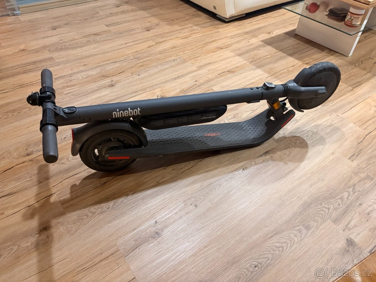 Koloběžka Ninebot Kickscooter E45E by Segway TOP STAV - 3
