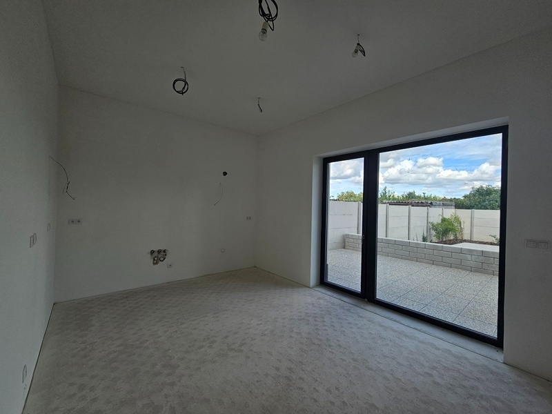 Prodej bytu 2+1, 128m2, Znojmo Načeratice - 3