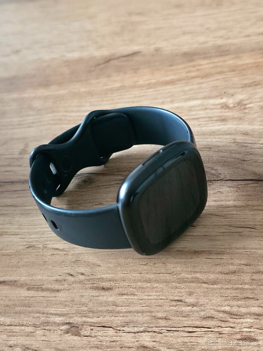 Chytré hodinky Fitbit Versa 3 - 3