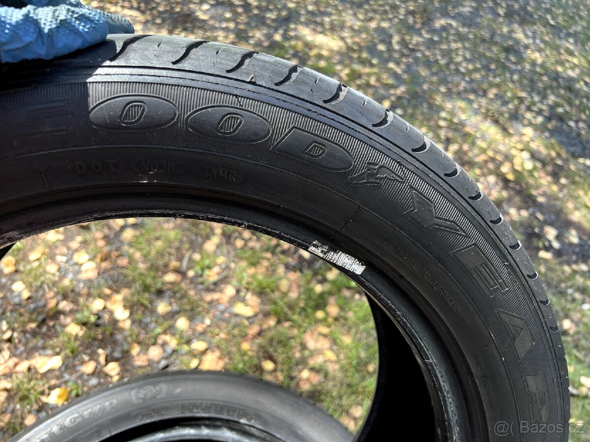 Letni pneu Goodyear 215/55 R17
- 3