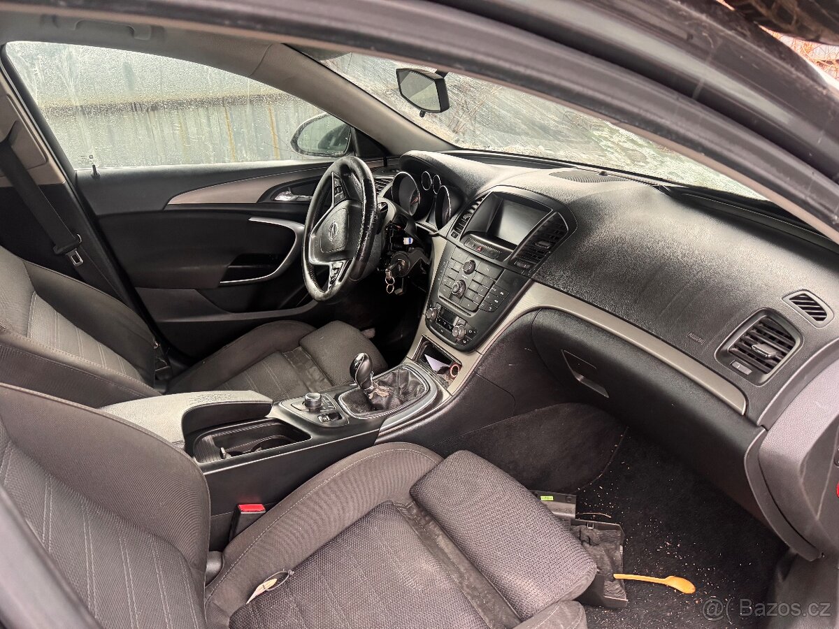 OPEL INSIGNIA na náhradní díly ND - 3