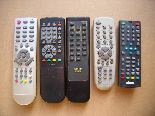 Prodám DÁLKOVÝ OVLADAČ - 3