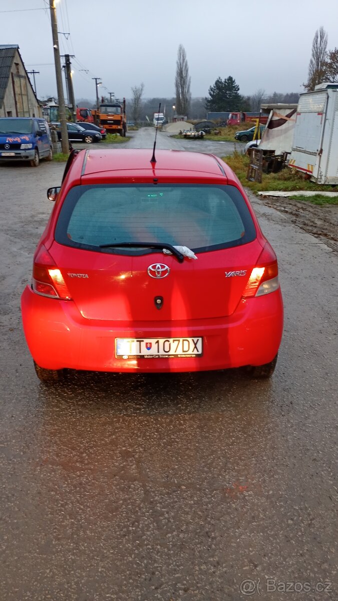 Toyota Yaris 1.0 benzín 49000km - 3