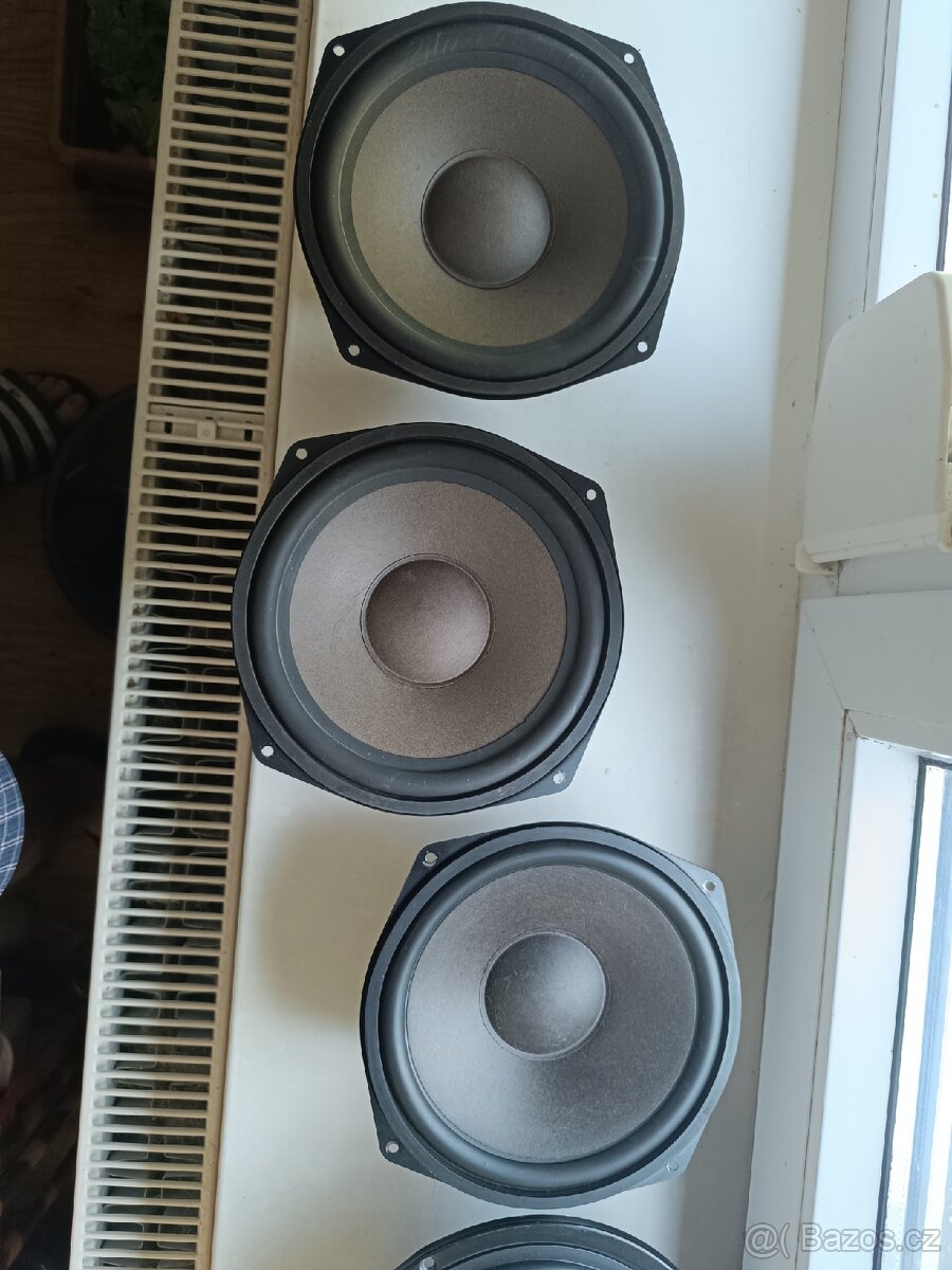 Různá repra Tesla, TVM - 3