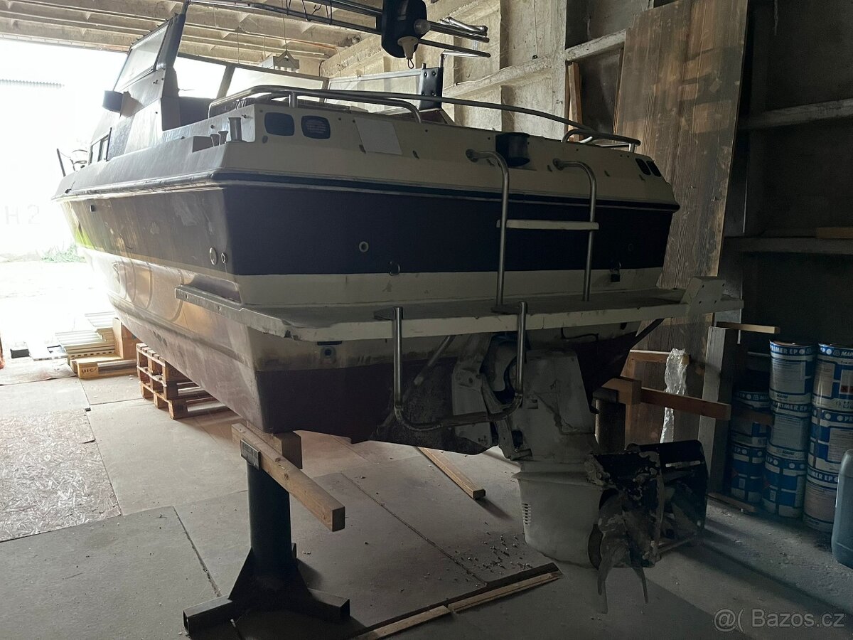MOTOROVÁ KAJUTOVÁ LOĎ SEALINE - 3