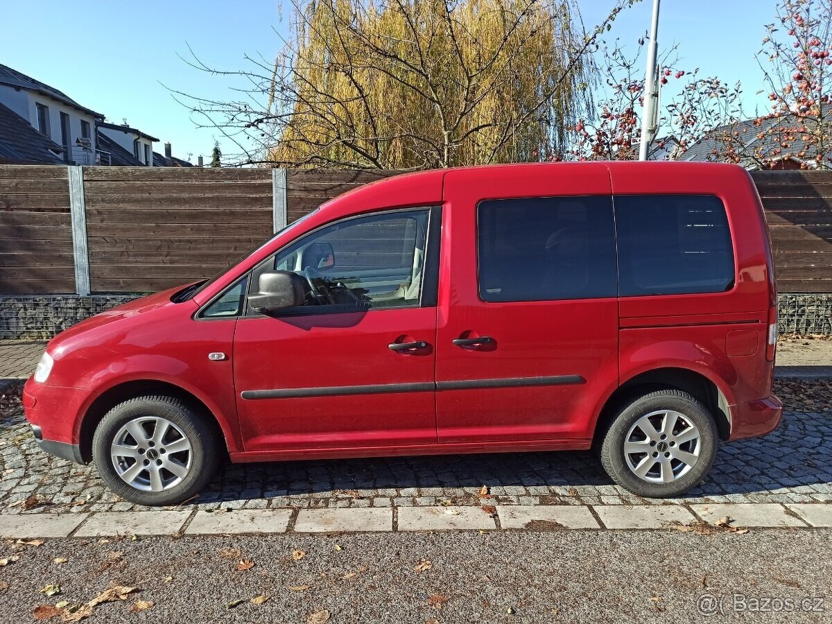 VW CADDY LIFE, 1,9 TDi, 77kW, rodinné auto - 3