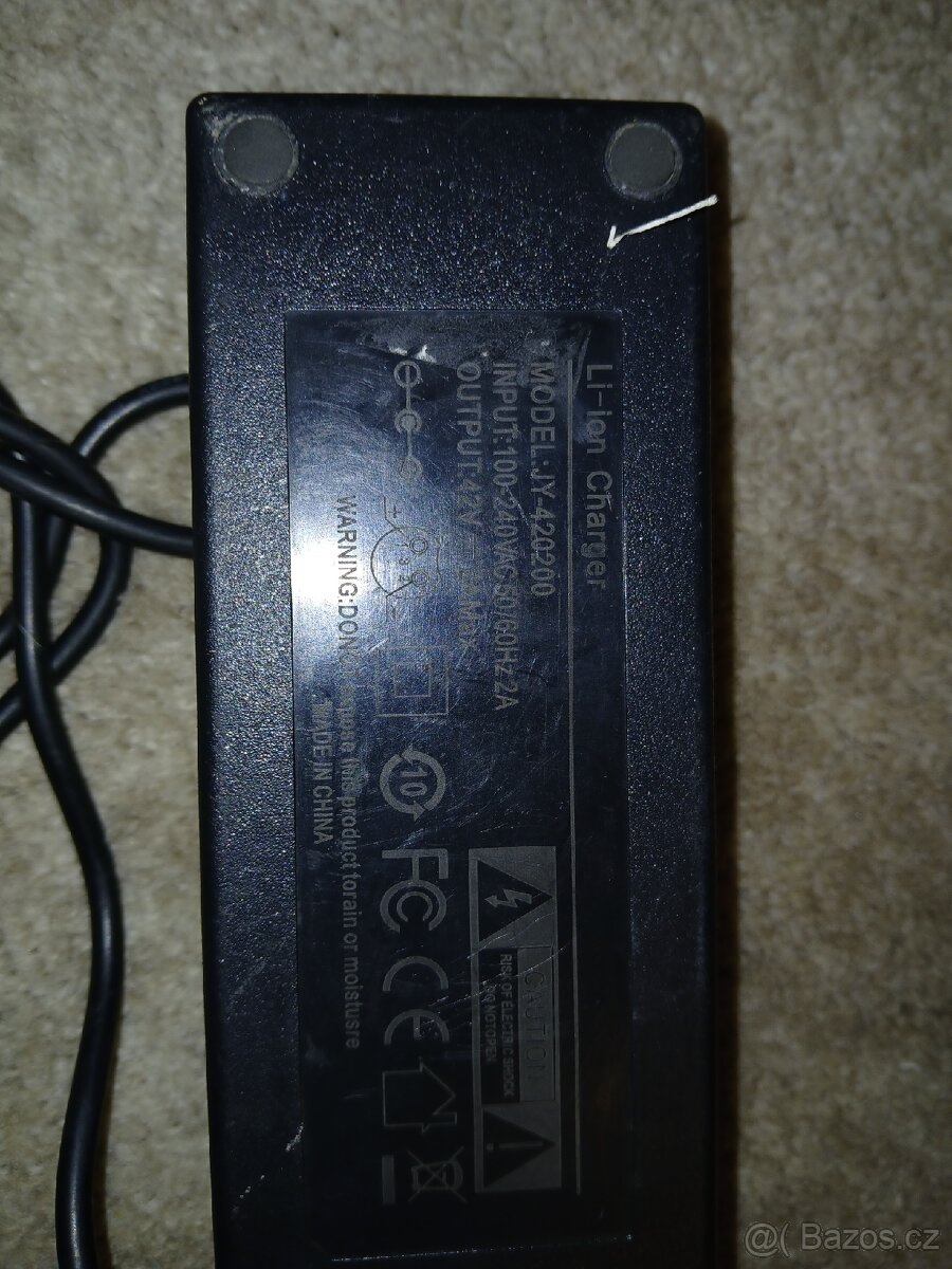 Nabíječka 40 V 2 A pro el. Koloběžku - 3