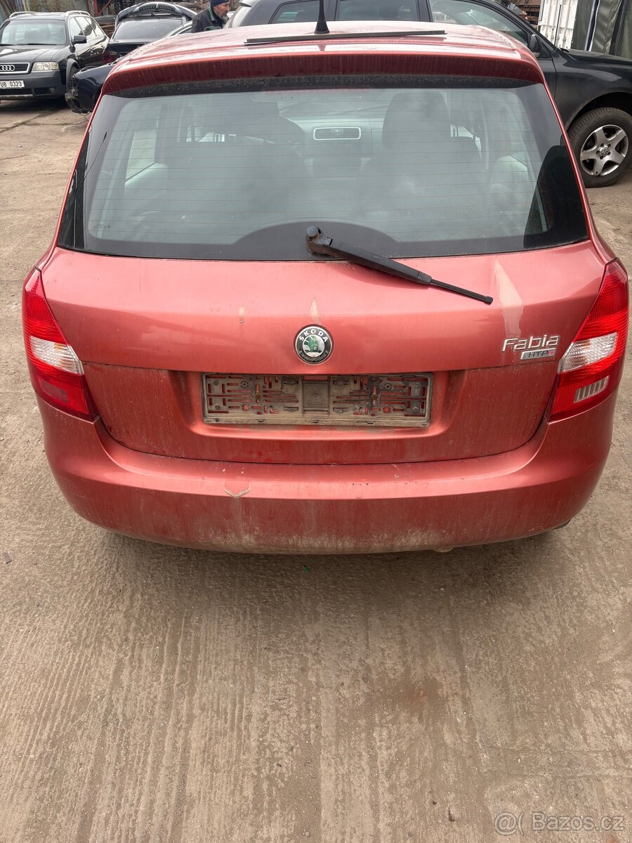 Škoda Fabia 2 cely vůz po dílech - 3