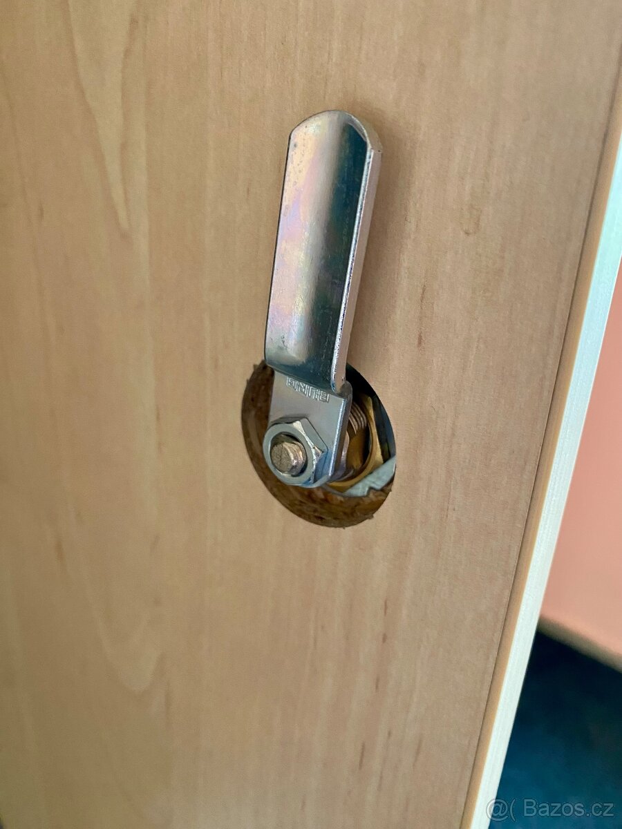 Šatní skříňka - 3
