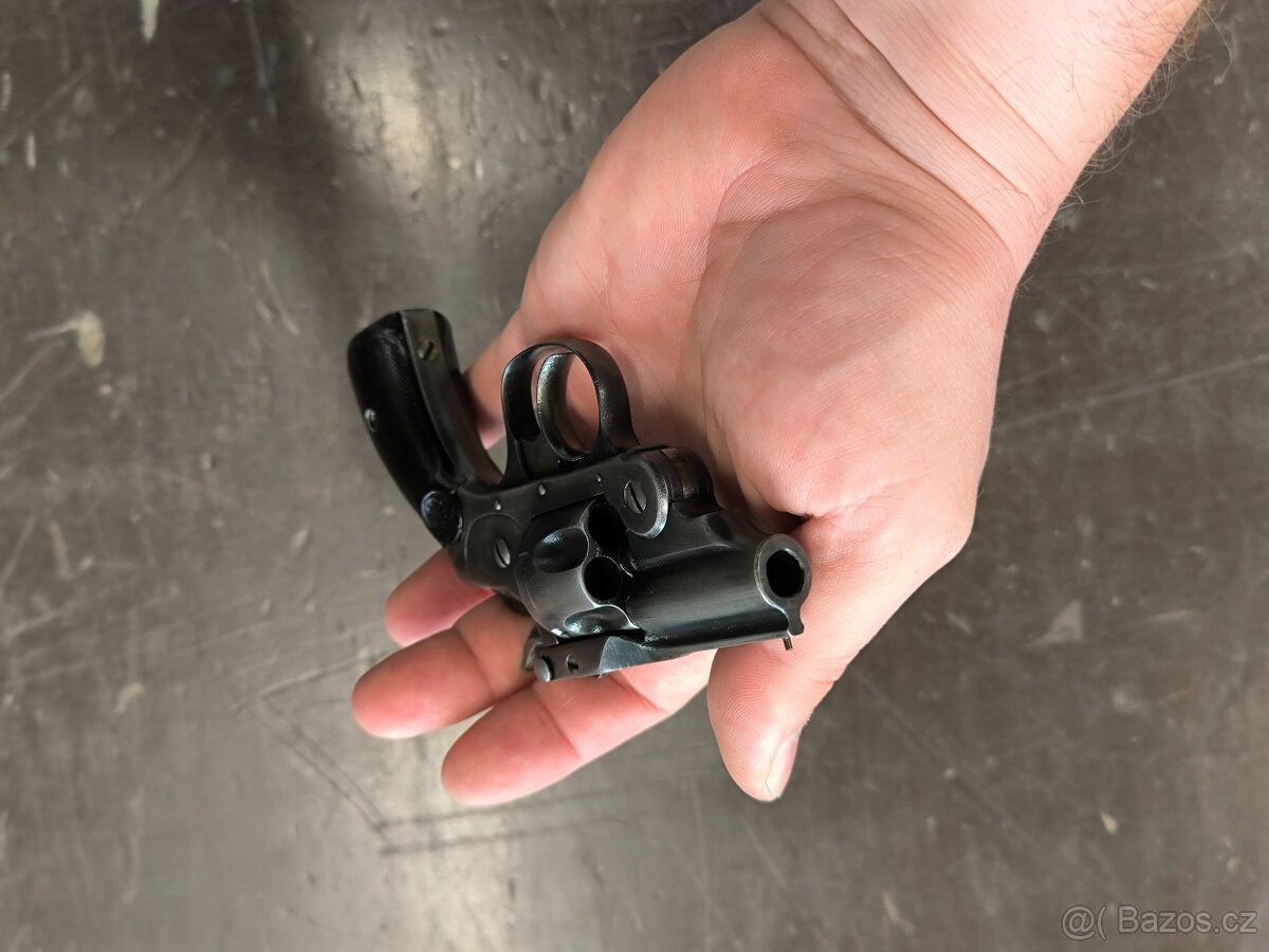 Historický revolver Smith & Wesson DA.32sw - 3