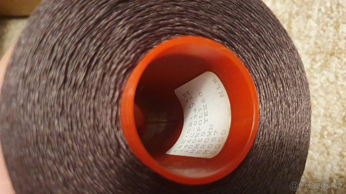 Nitě 100% polyester, návin 5000m, hnědá, TEX 60 - 3