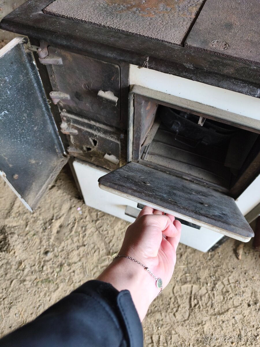 Kuchyňská kamna hezký stav - 3