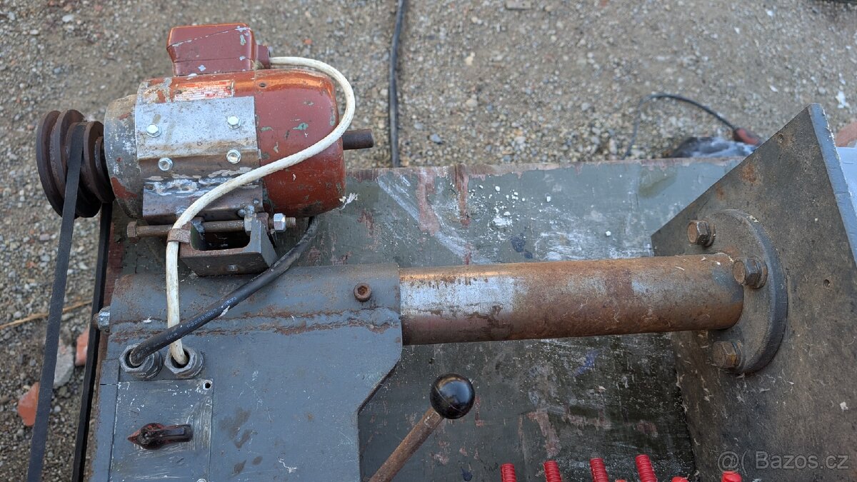 Stojanova vrtačka a škubačka - 3