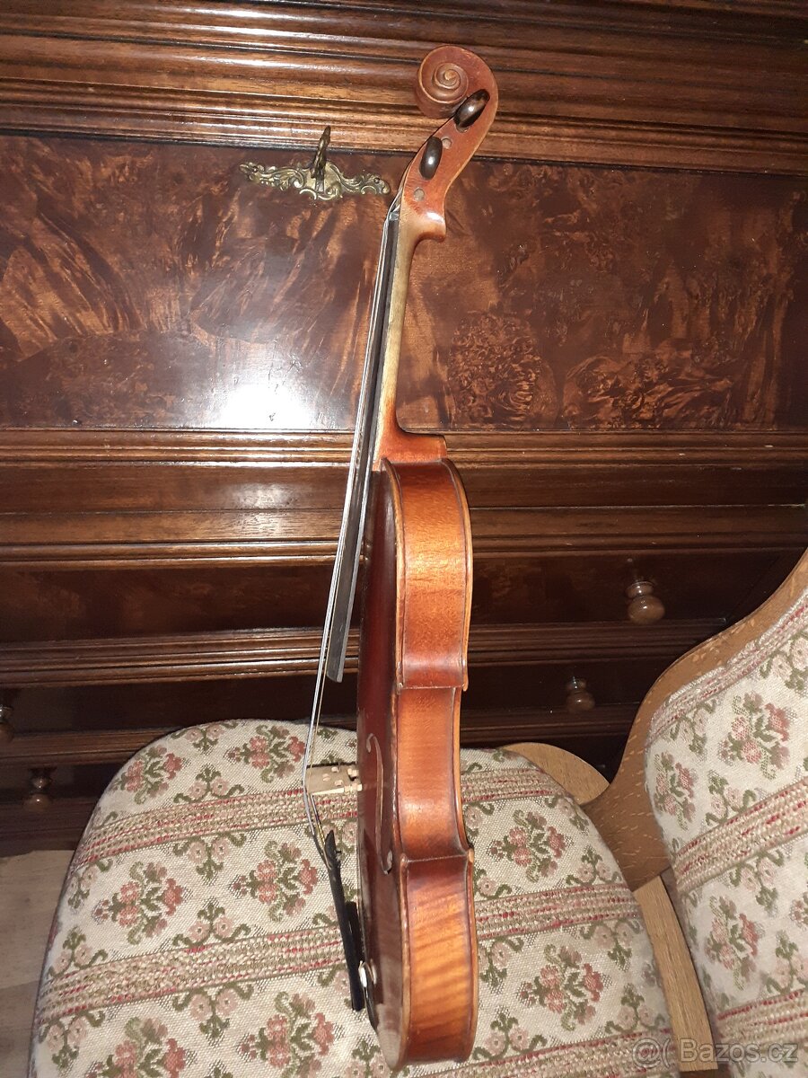 Housle Willy Köstler. - 3