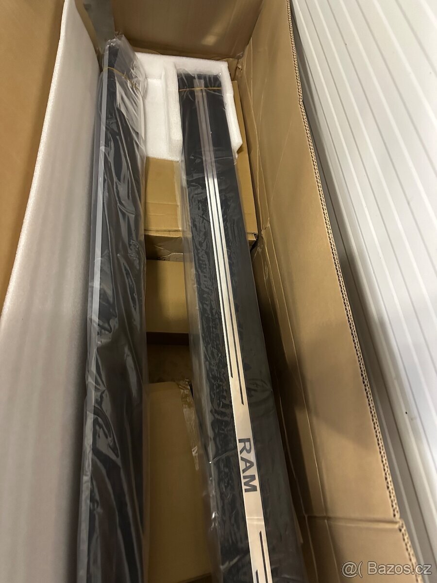 Elektrické vyjížděcí prahy Dodge Ram - 3