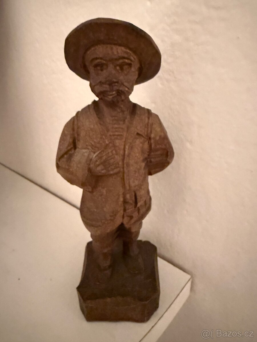 Dřevěná soška-řezaná - 3