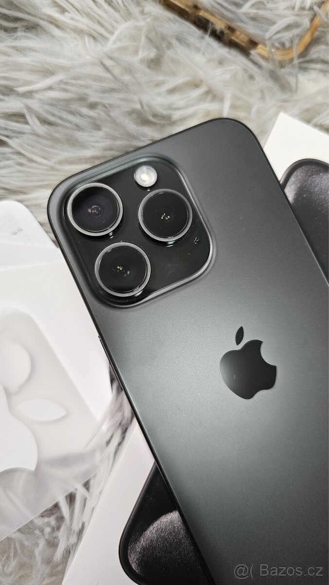iPhone 15 Pro černý titán 128gn - 3