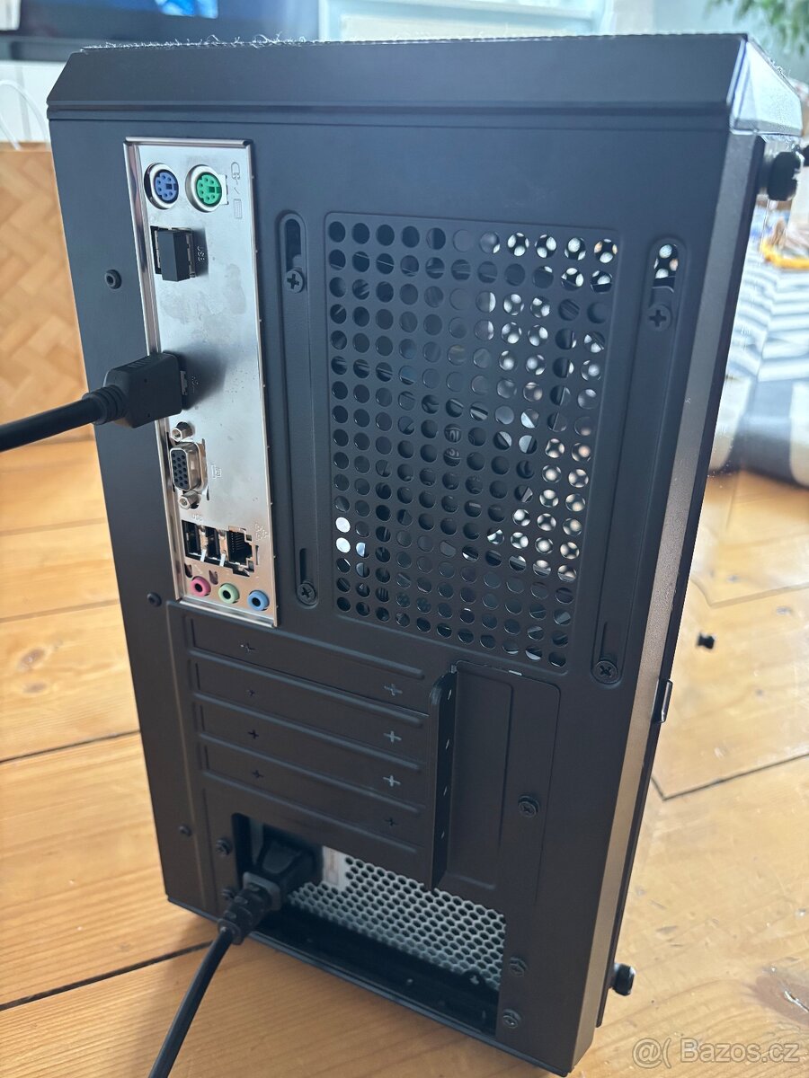 Stolní počítač MSI s monitorem AOC - 3