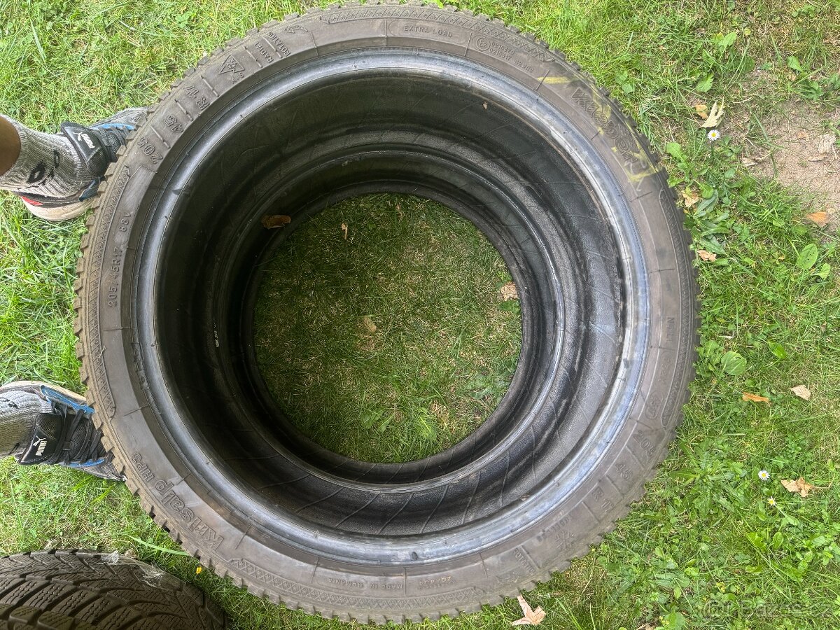 205/45/17 dvě zimní pneu Kleber - 3