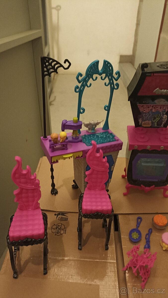 Monster high Draculaura s Drákulou a kuchyní - 3