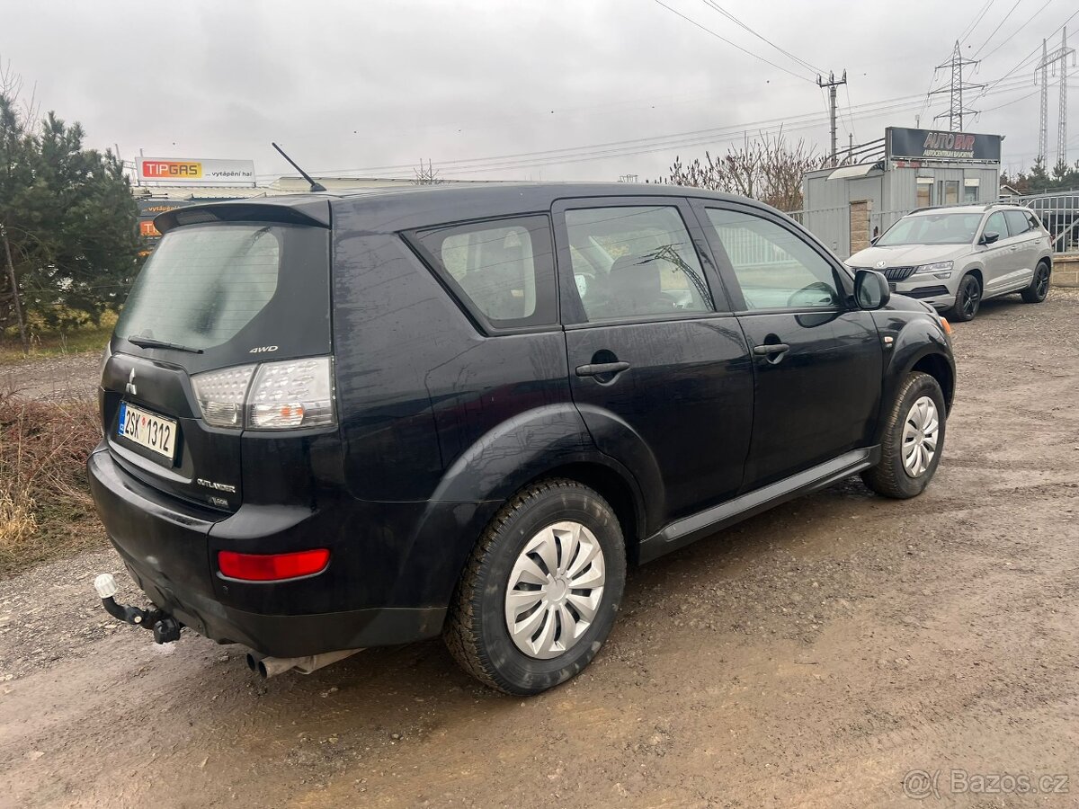 Mitsubishi Outlander 2.0 Di-D 4WD 103kW - 3