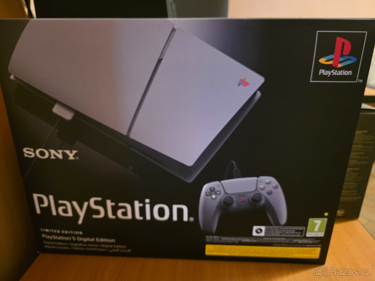 PlayStation 5 30th Anniversary Edition + Logitech G733 - 3