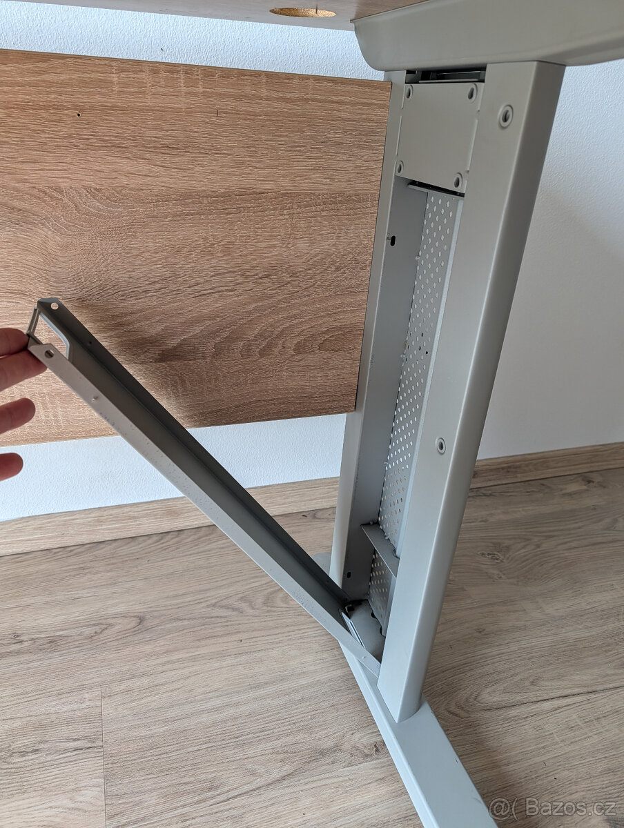 Kancelářský stůl - 3