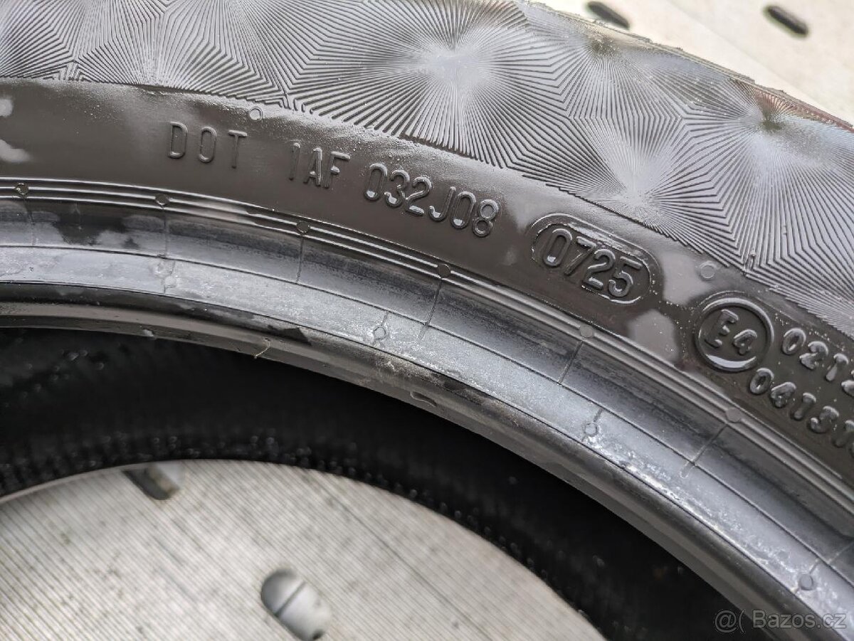 Pneu 235/50R19 V - 3