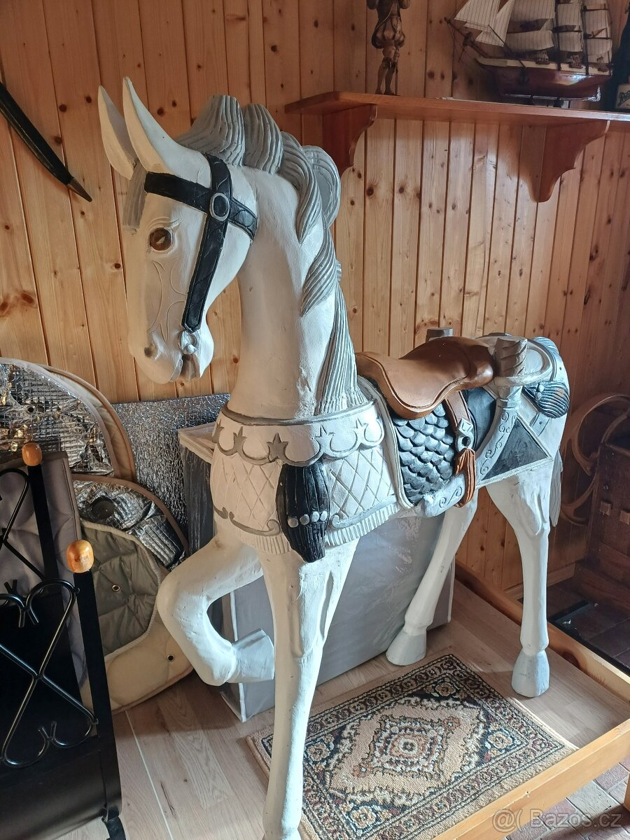 Velký dřevěný kun. - 3