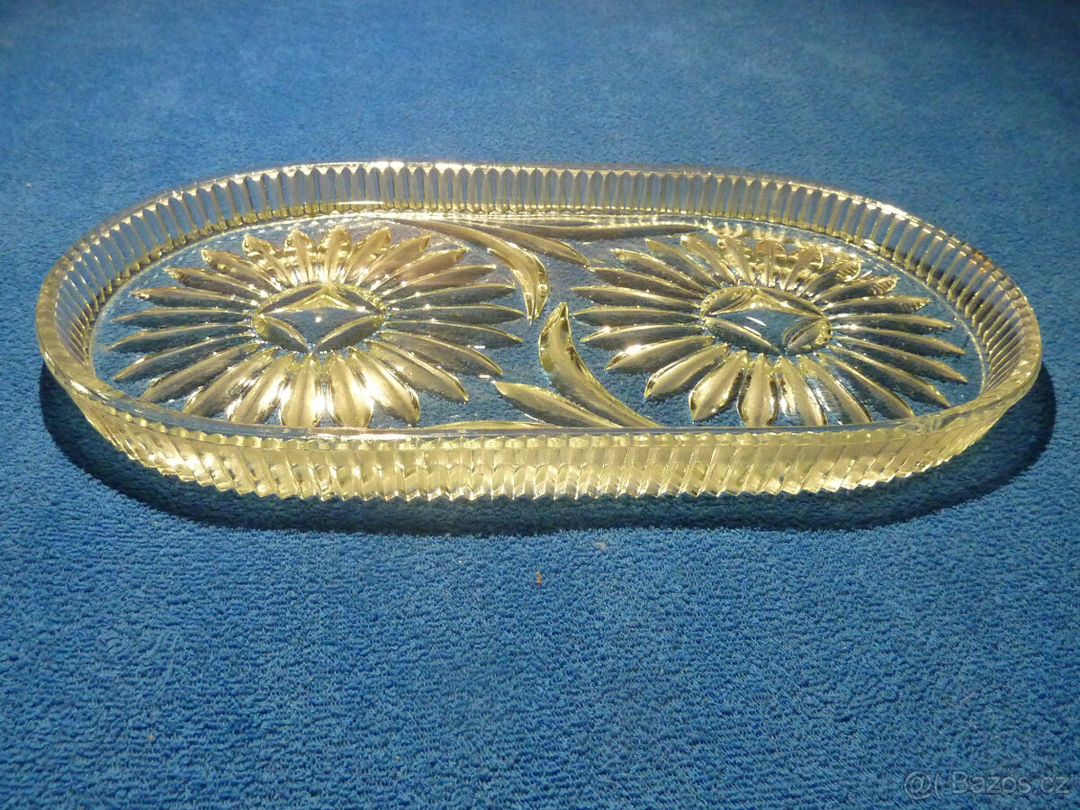 Skleněný tác , podnos , hutní sklo . - 3